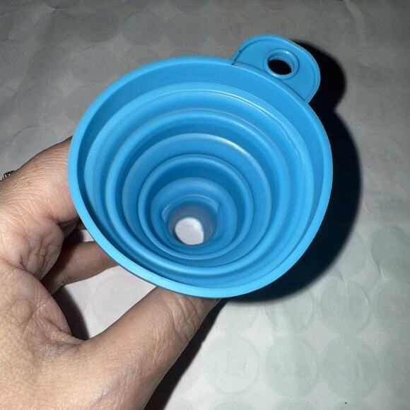 Set Of 3 Foldable Green Silicone Funnels Collapsible Kitchen Funnels Hang Tag - Picture 3 of 3